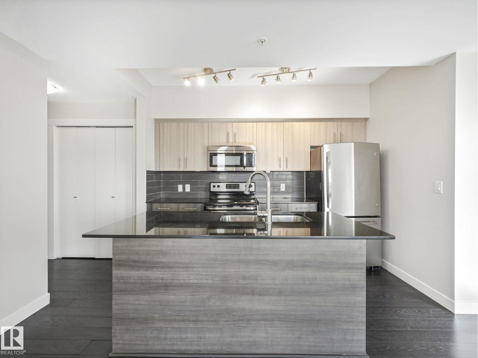 #1907 10226 104 ST NW - 15
