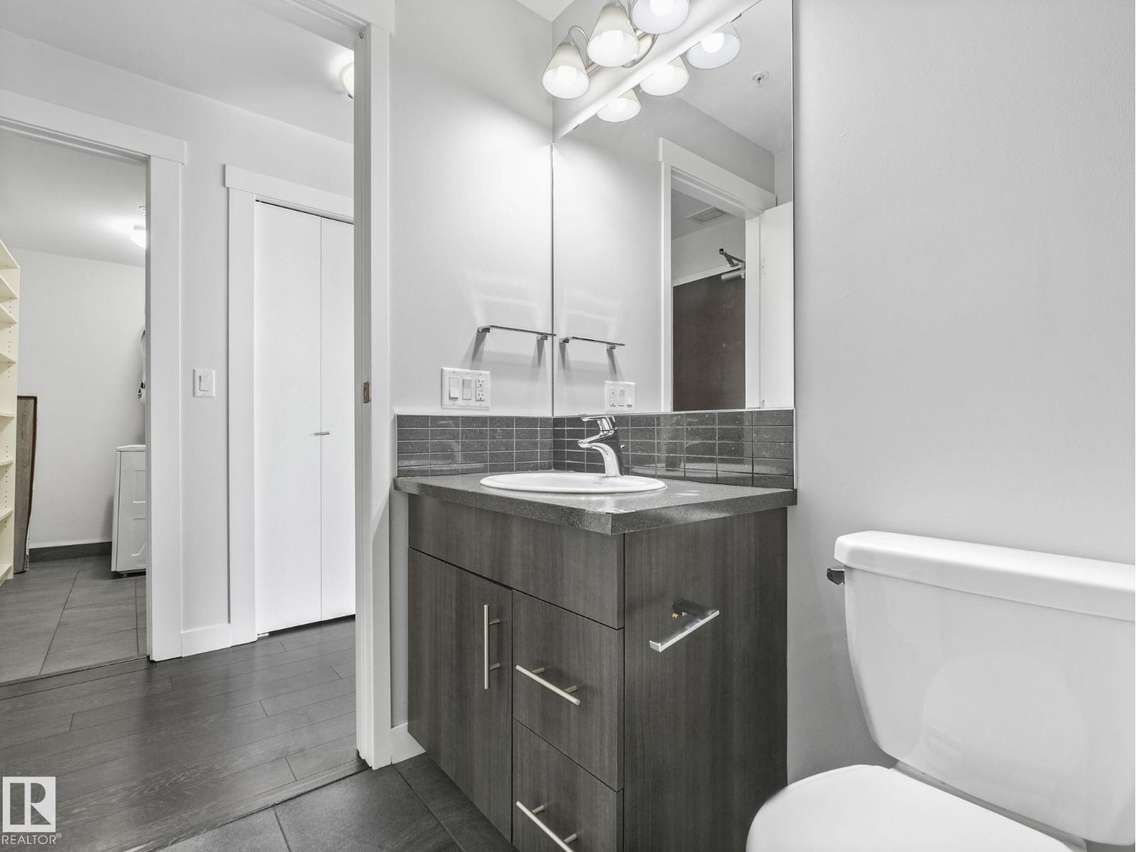 #1907 10226 104 ST NW - 31