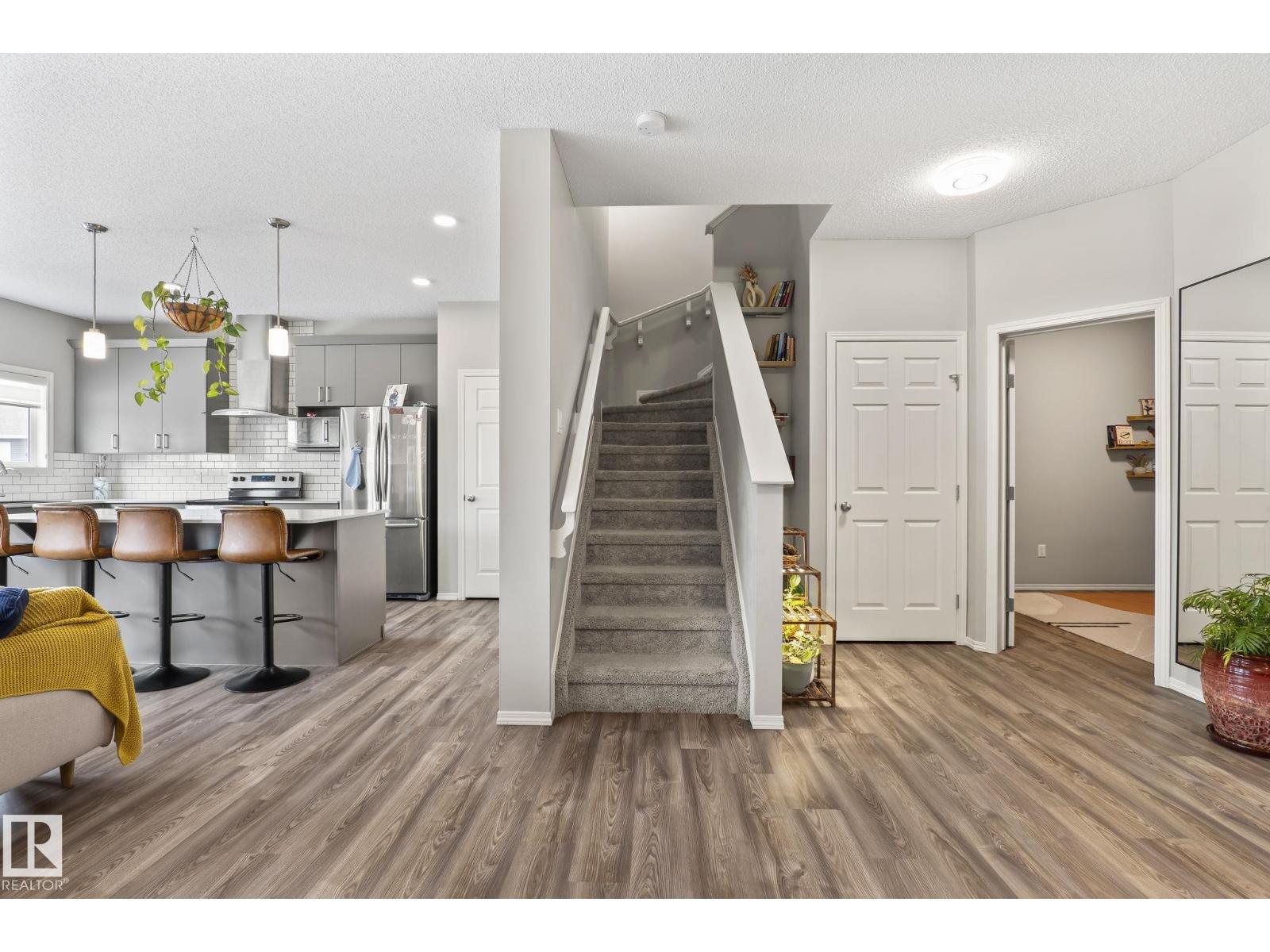 5164 LARK CRESCENT NW NW - 19