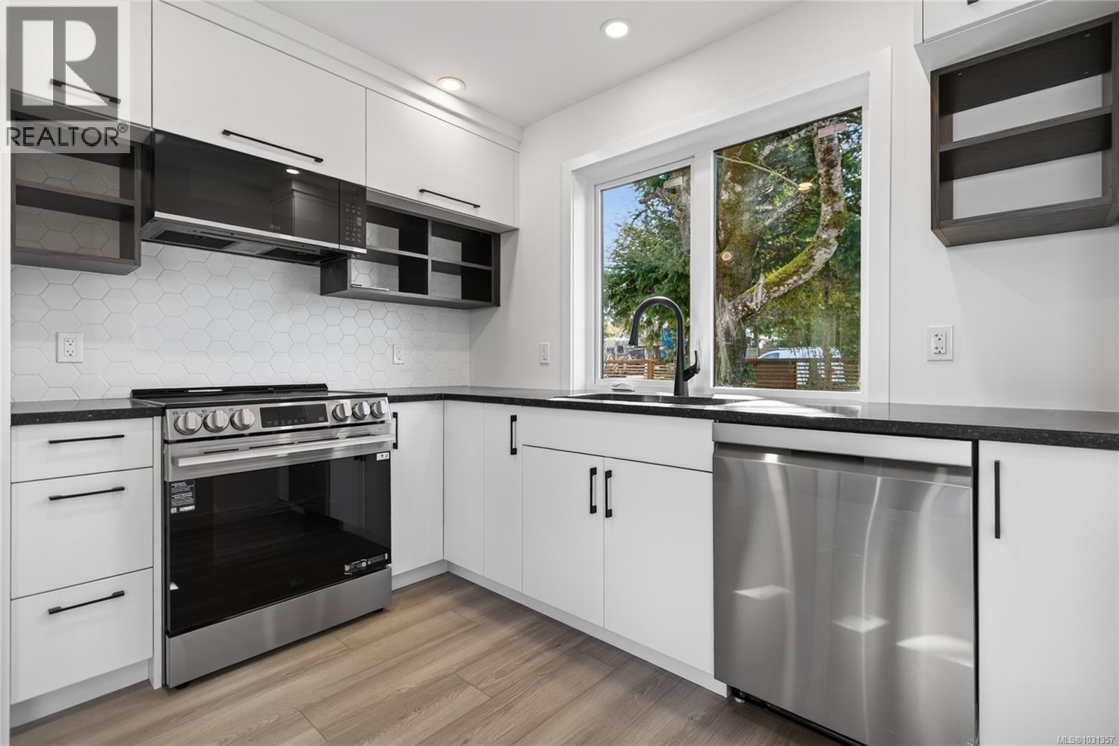 #1 1590 PIERCY AVE - 10