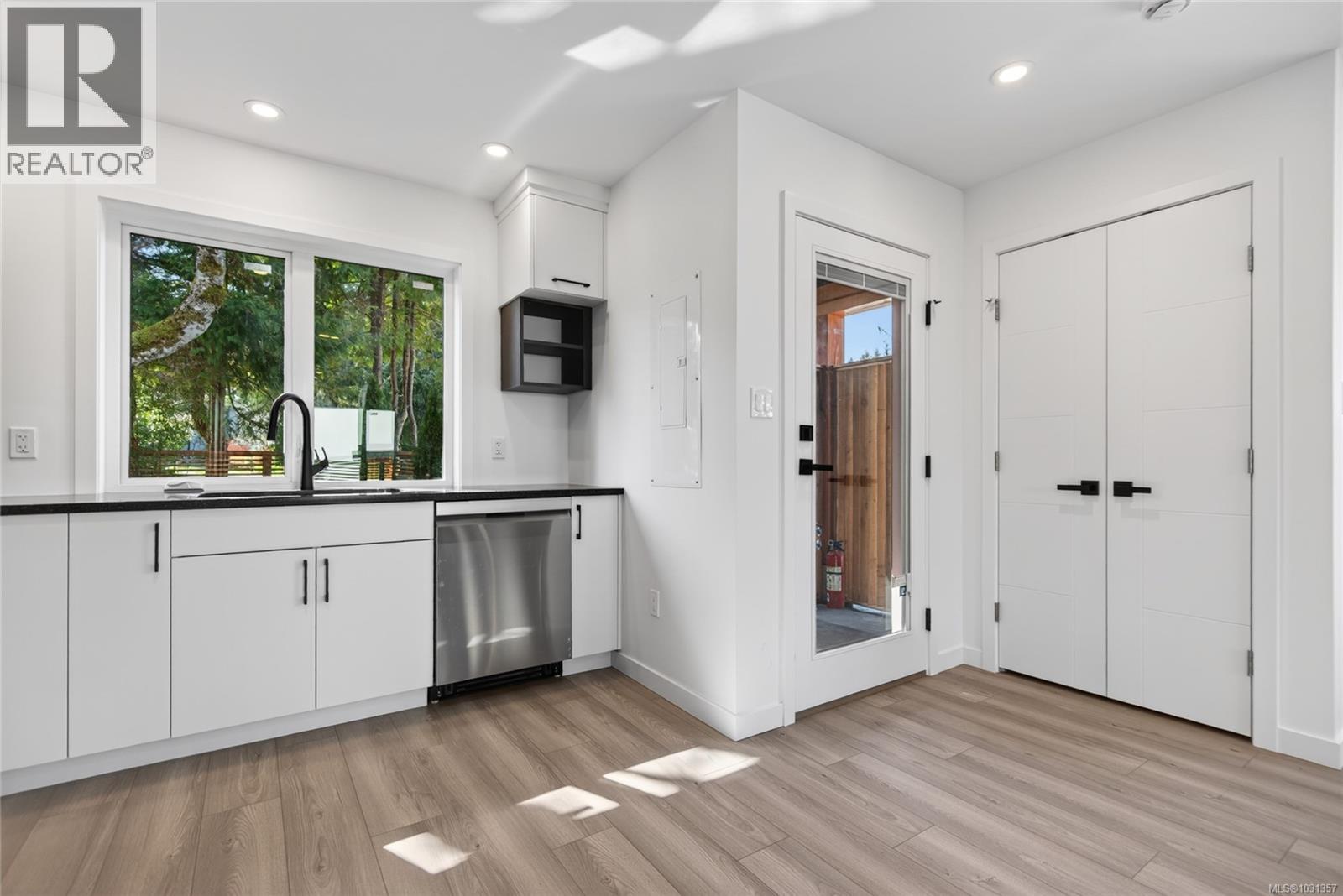 #1 1590 PIERCY AVE - 11