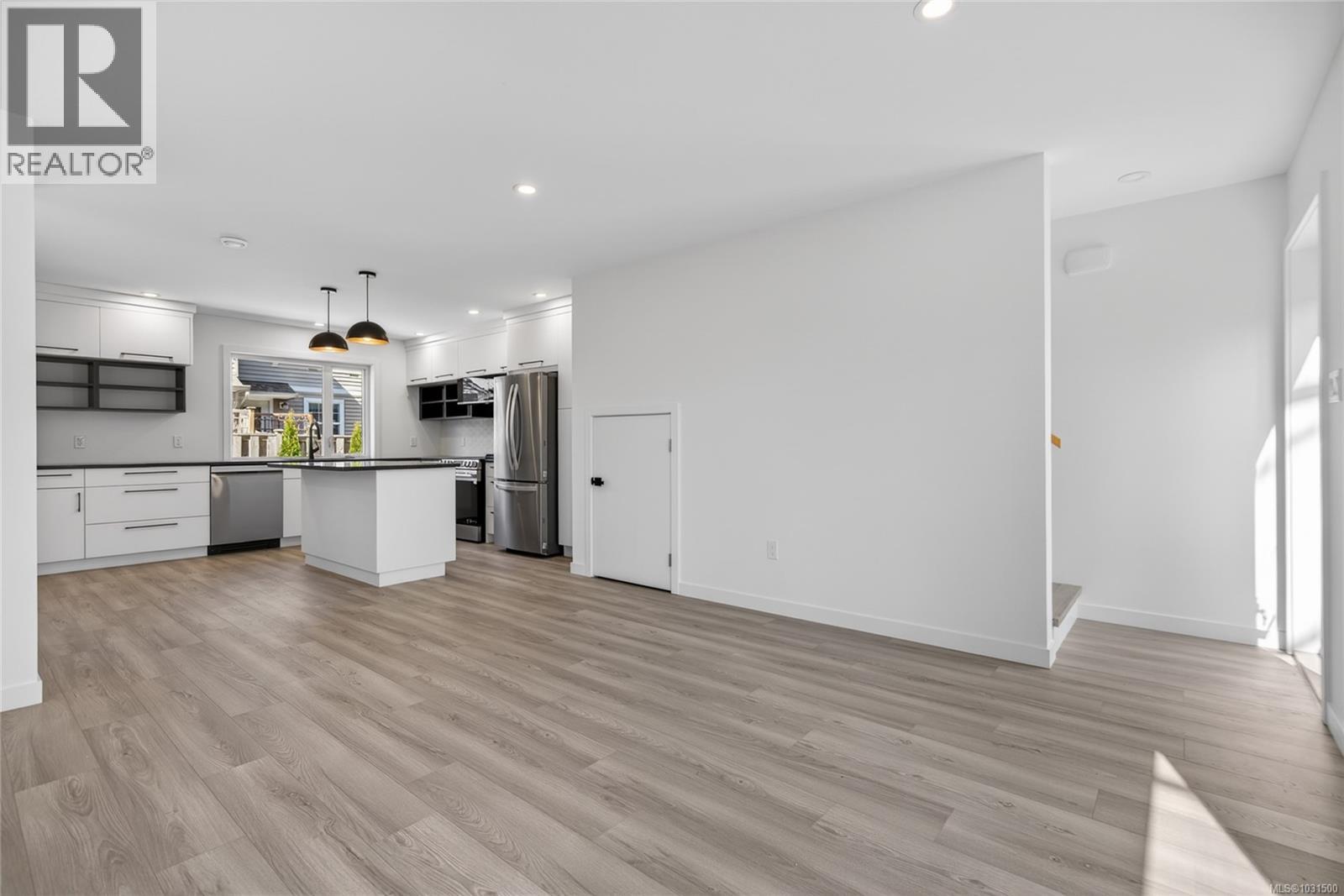 #3 1590 PIERCY AVE - 12