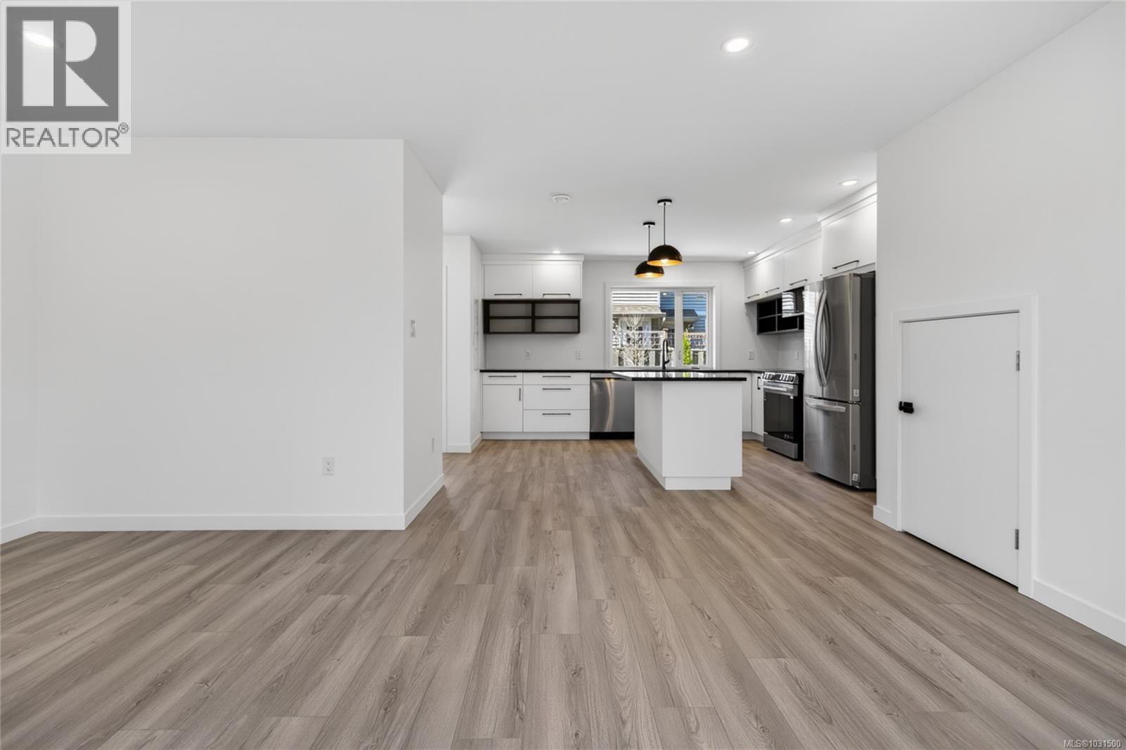 #3 1590 PIERCY AVE - 11