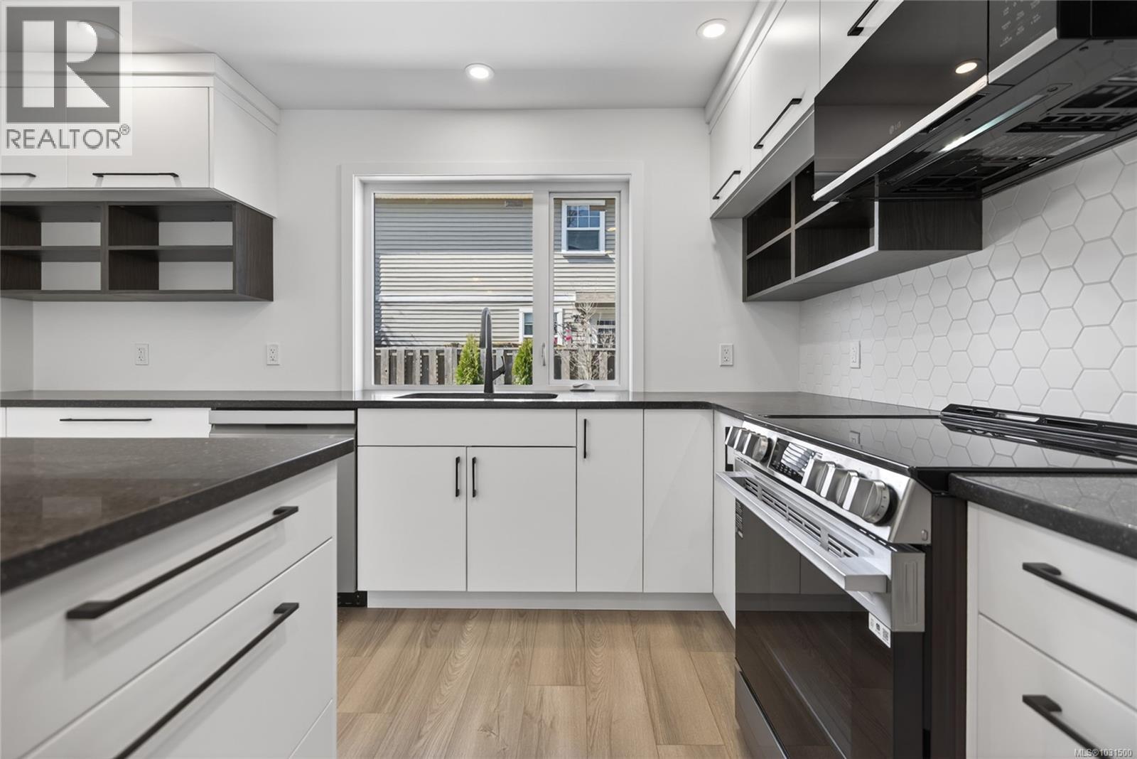 #3 1590 PIERCY AVE - 8