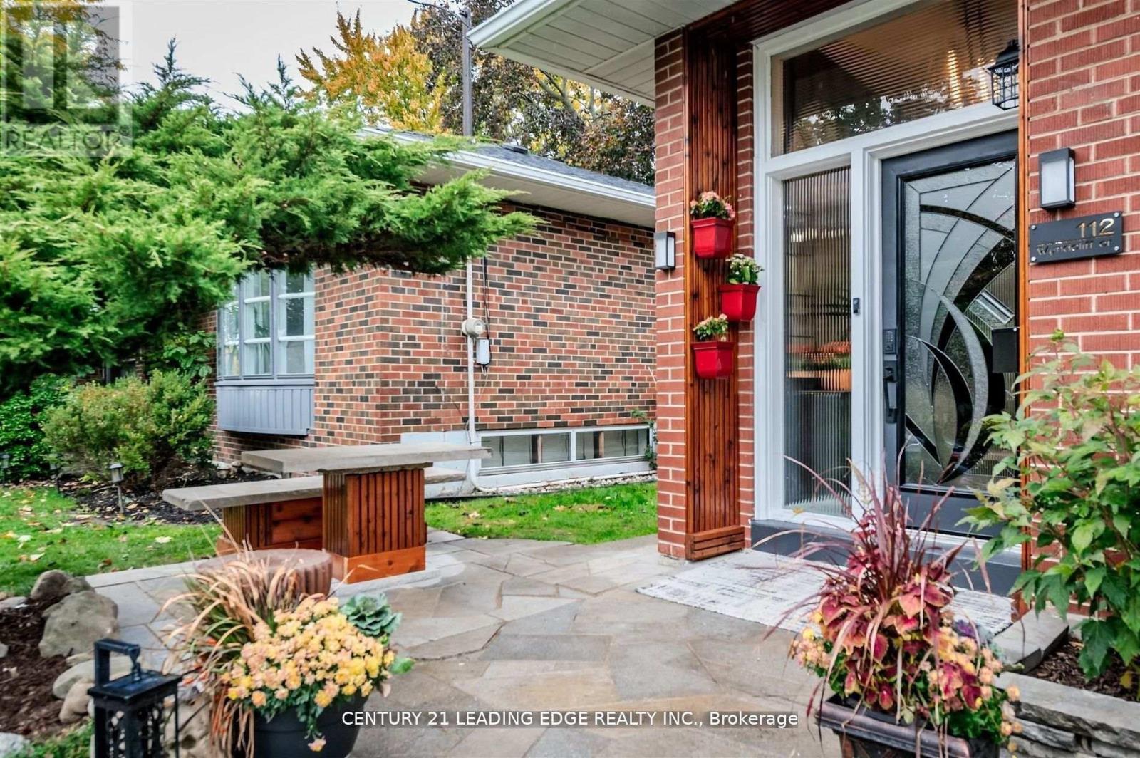 112 WYNDCLIFF CRESCENT - 3
