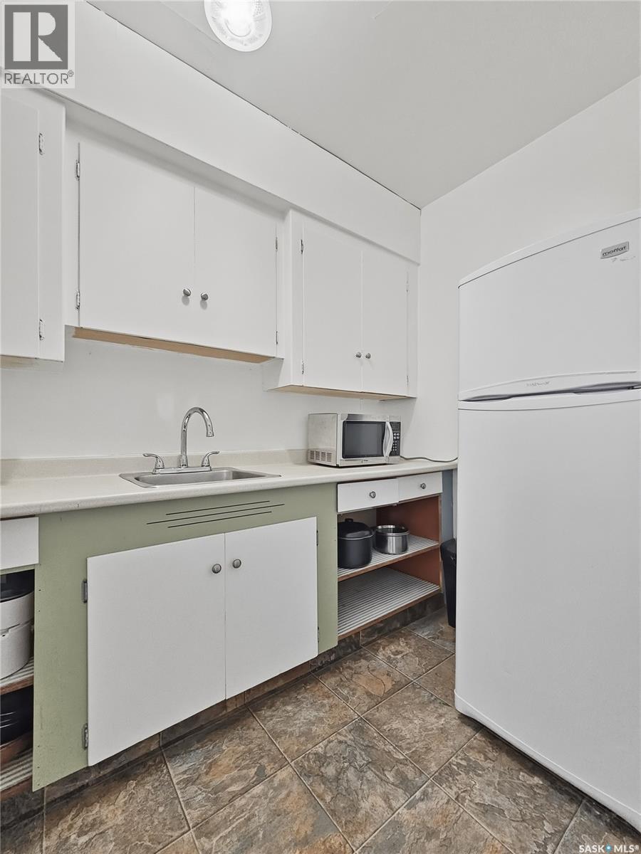 #12 400 4TH AVENUE N - 15