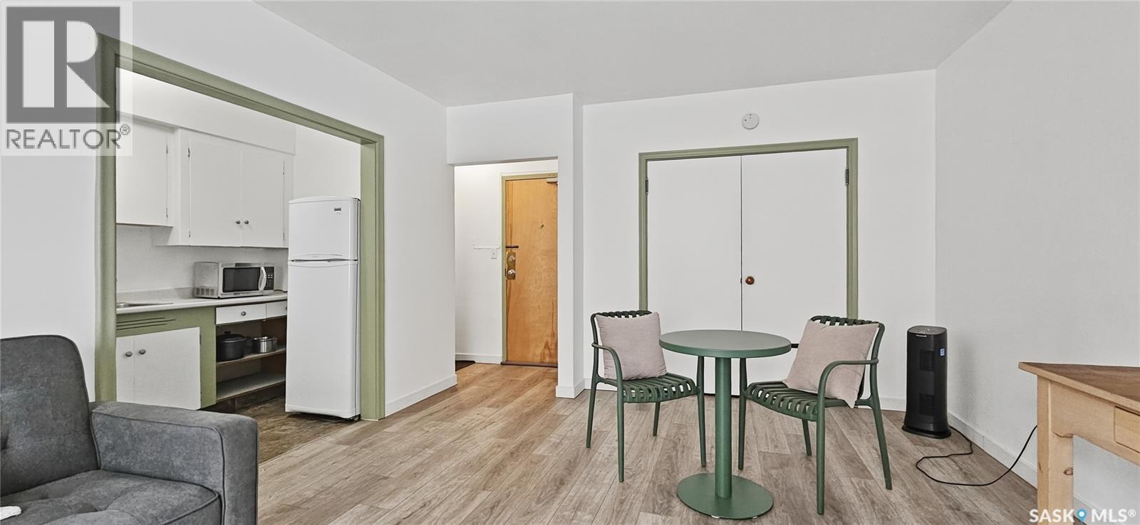 #12 400 4TH AVENUE N - 16