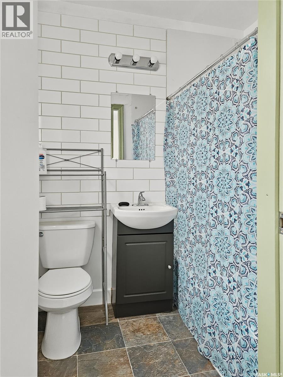 #12 400 4TH AVENUE N - 18