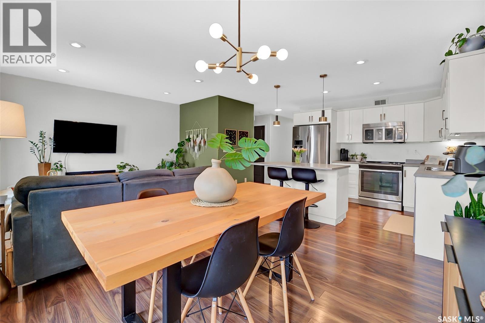 #9 365 DAWSON CRESCENT - 12