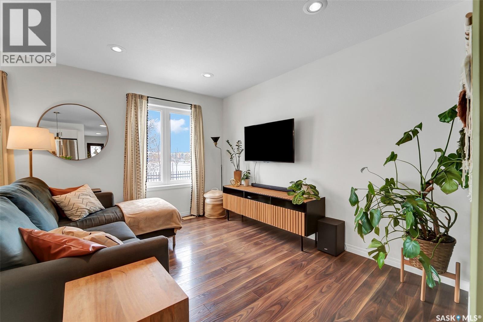 #9 365 DAWSON CRESCENT - 14