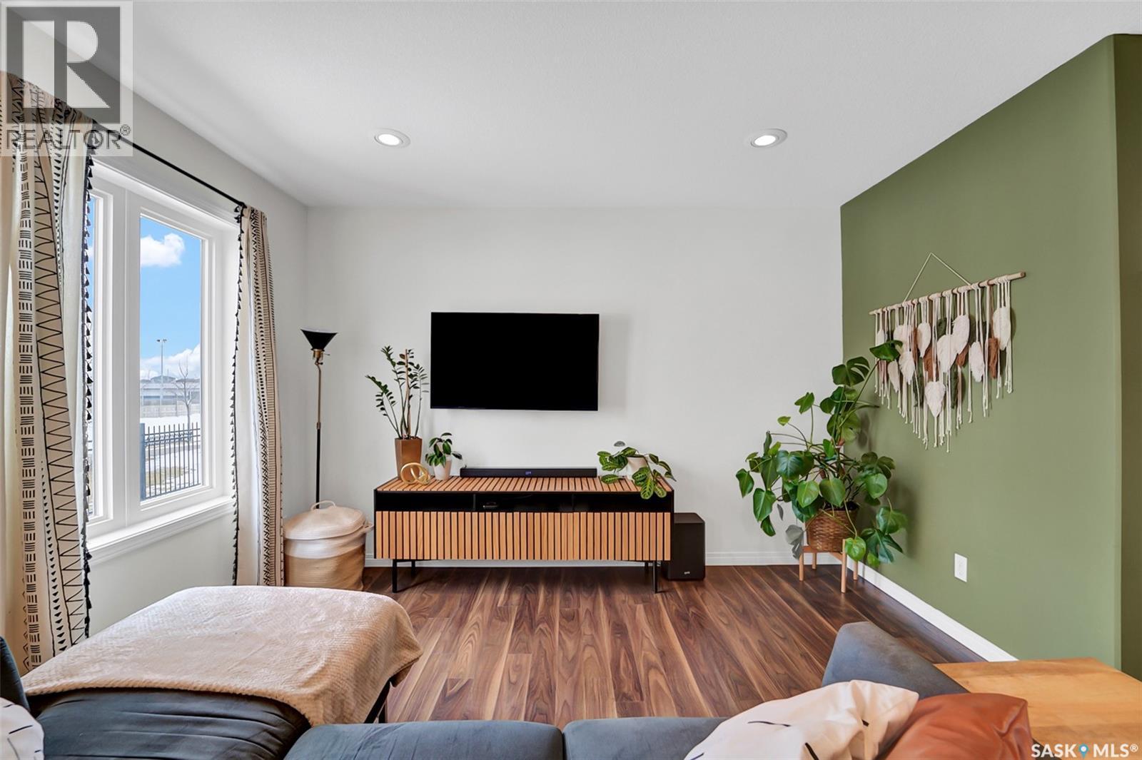 #9 365 DAWSON CRESCENT - 15