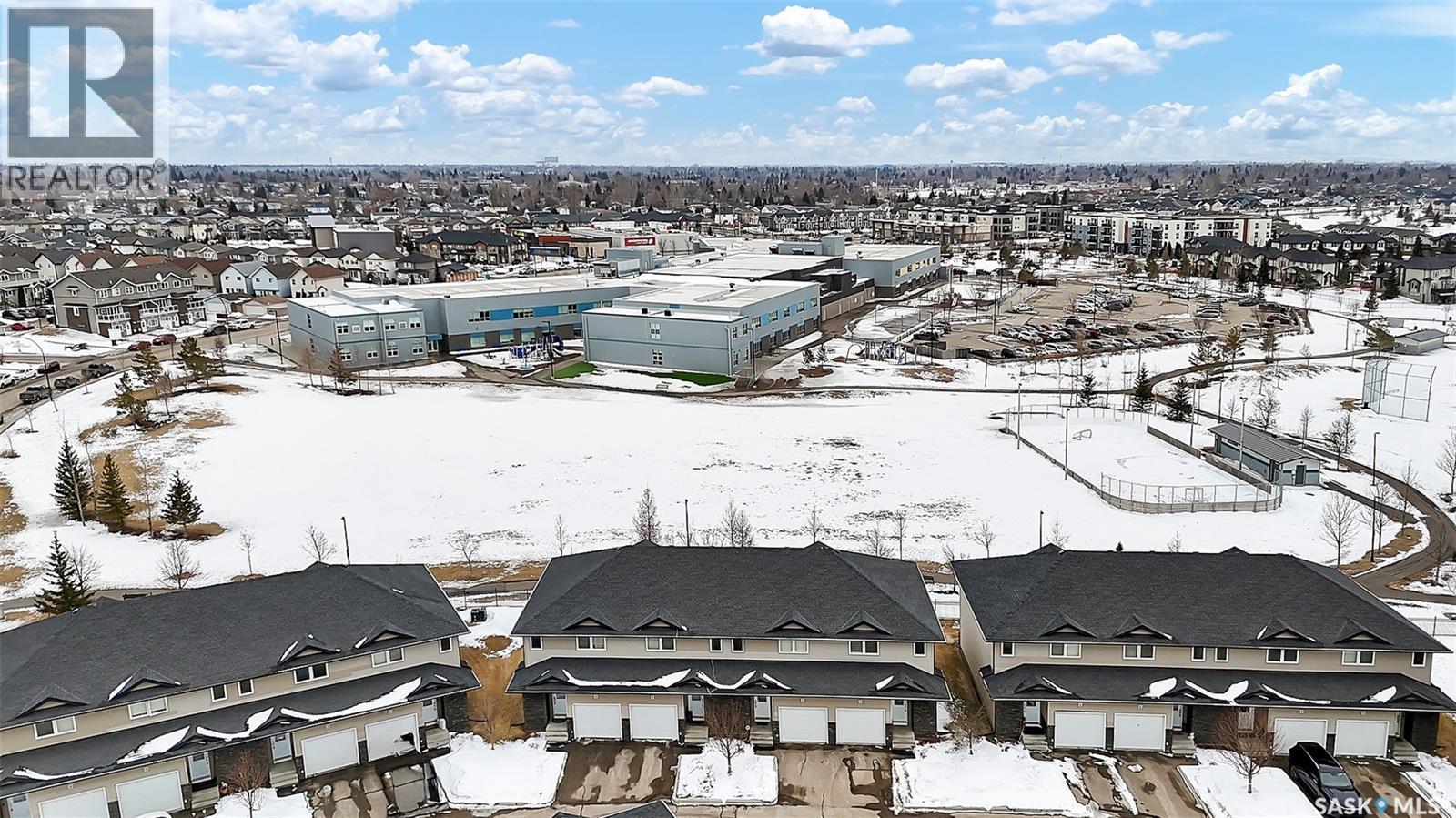 #9 365 DAWSON CRESCENT - 3