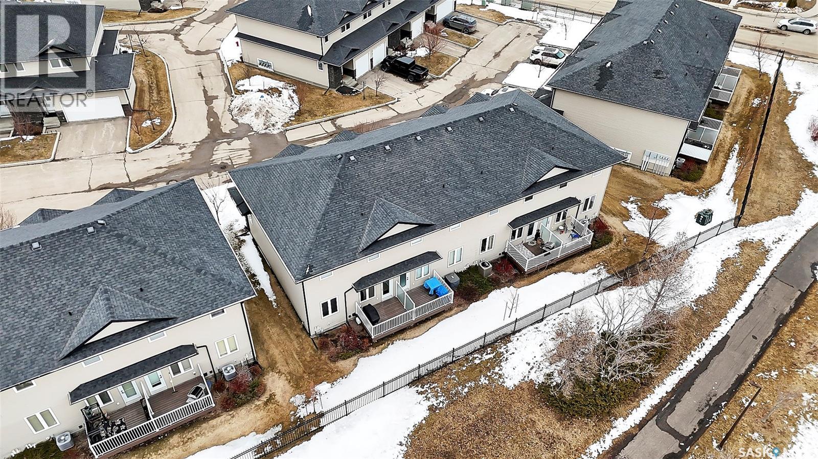 #9 365 DAWSON CRESCENT - 34