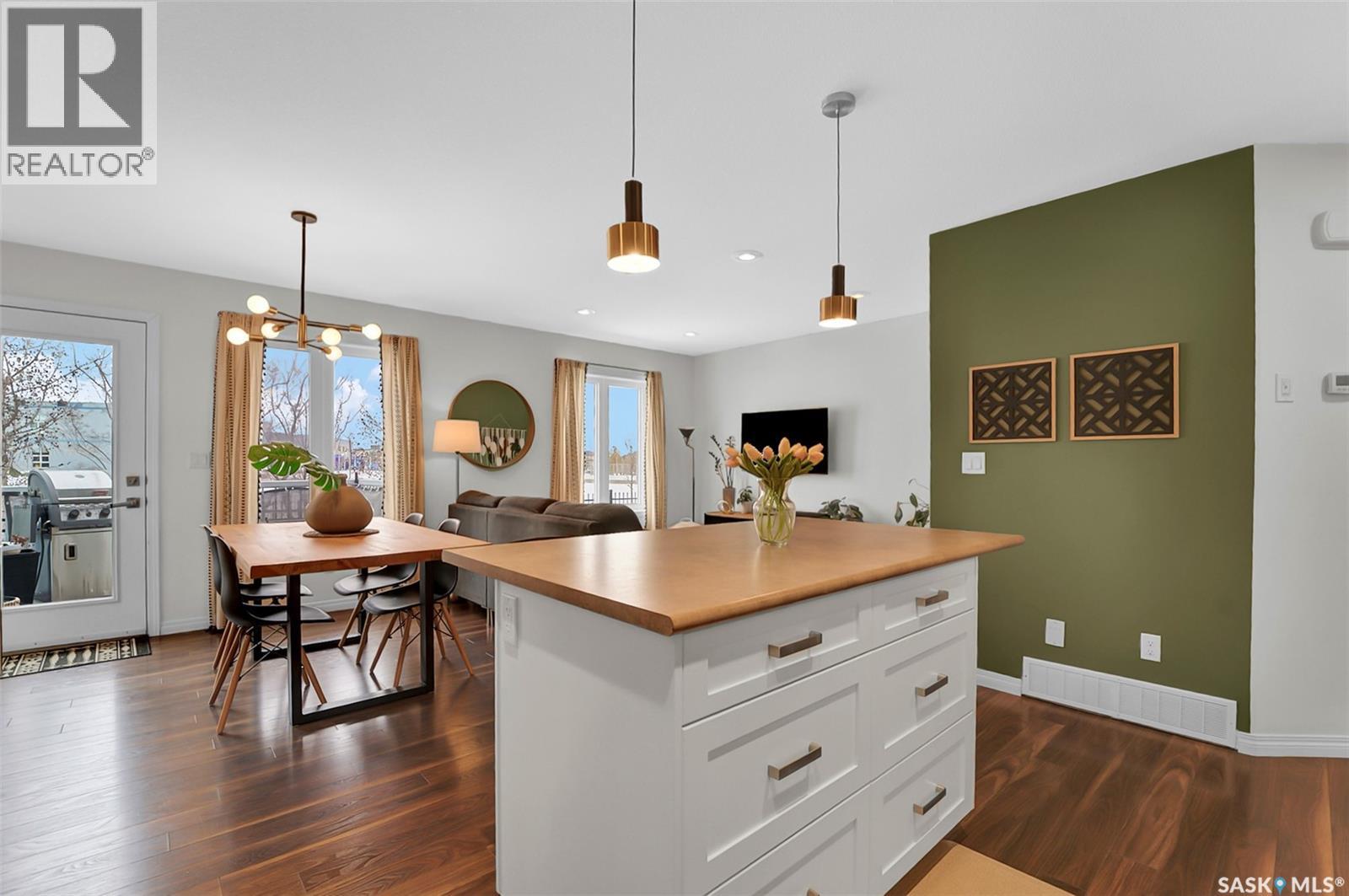 #9 365 DAWSON CRESCENT - 8