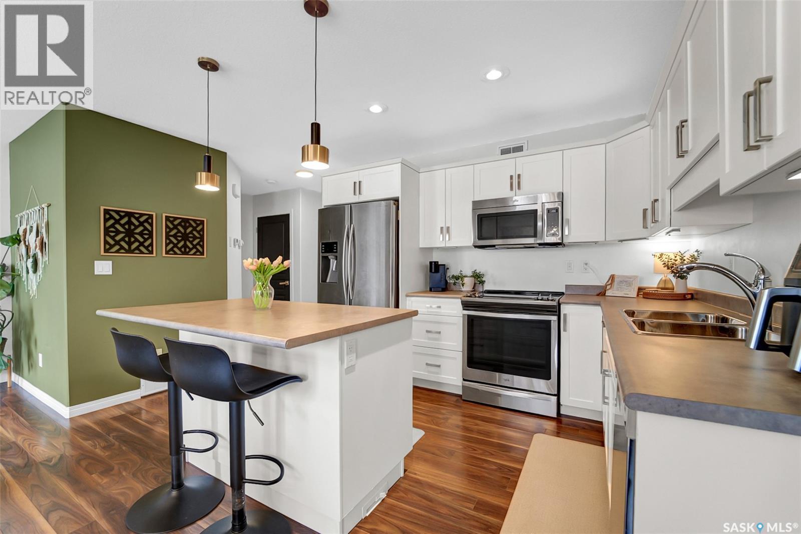 #9 365 DAWSON CRESCENT - 9