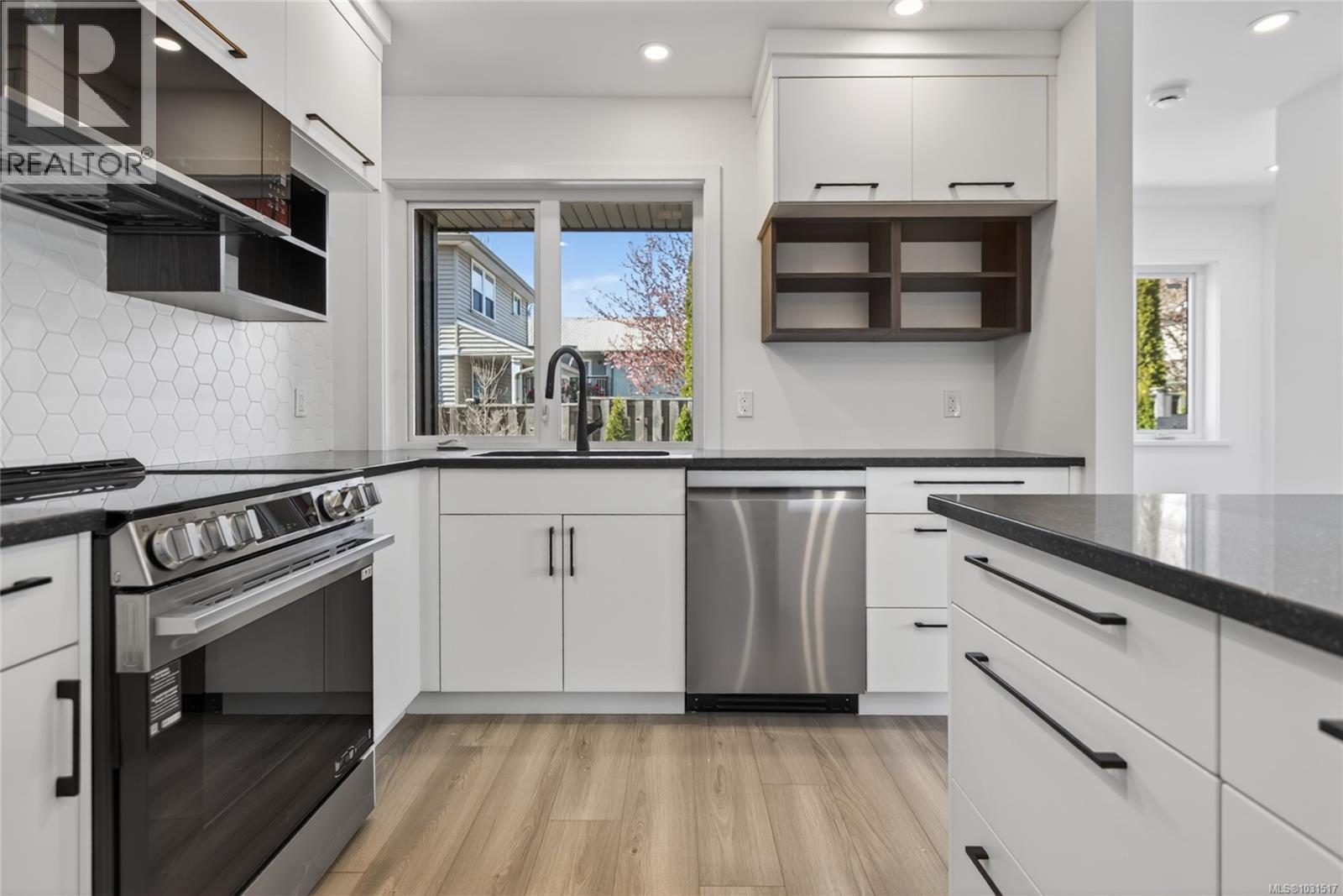 #6 1590 PIERCY AVE - 8