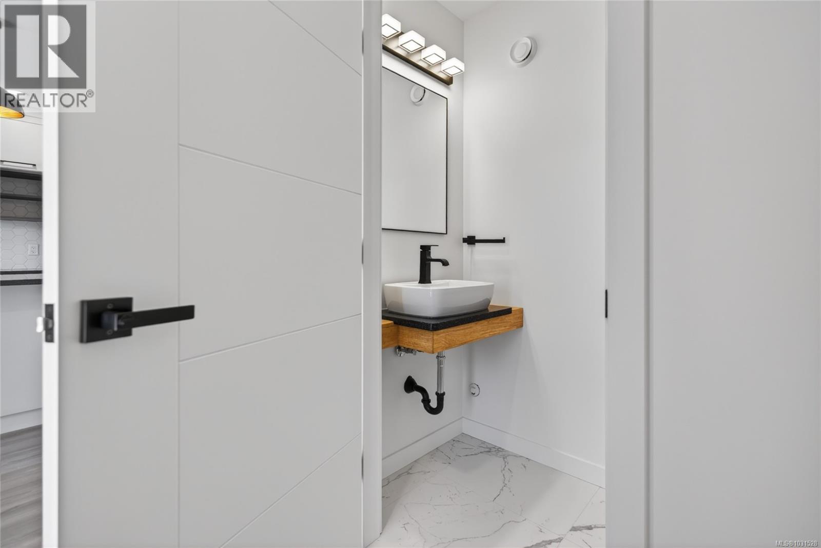 #9 1590 PIERCY AVE - 12