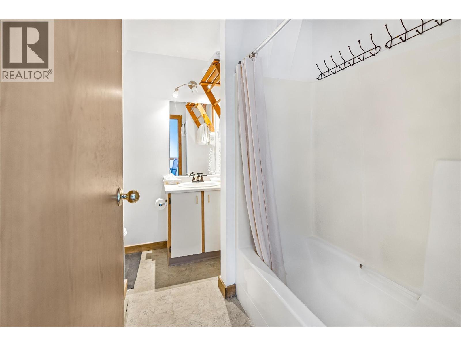 9885 Pinnacles Road Unit# 3, Vernon