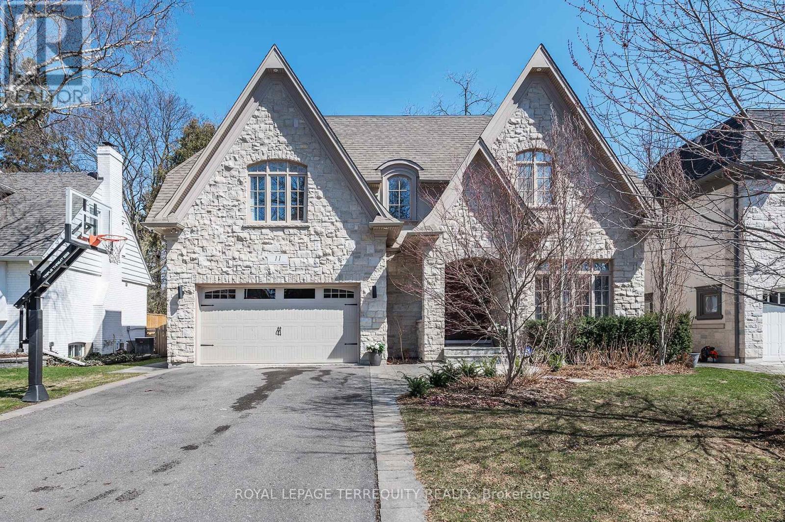 11 CHESTNUT HILLS PARKWAY