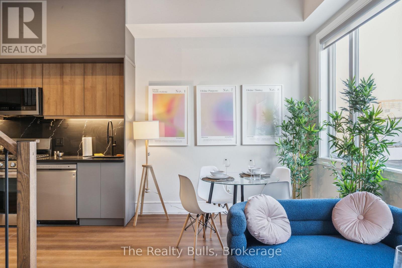1320 QUEEN STREET W - 11