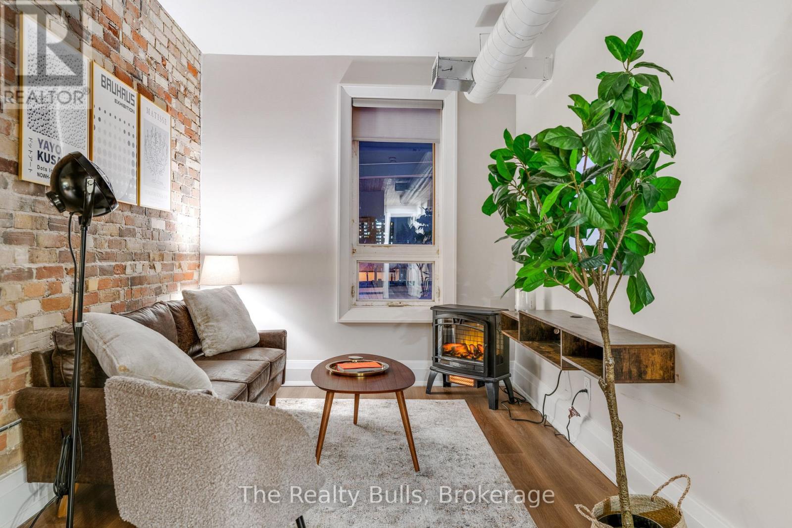 1320 QUEEN STREET W - 18