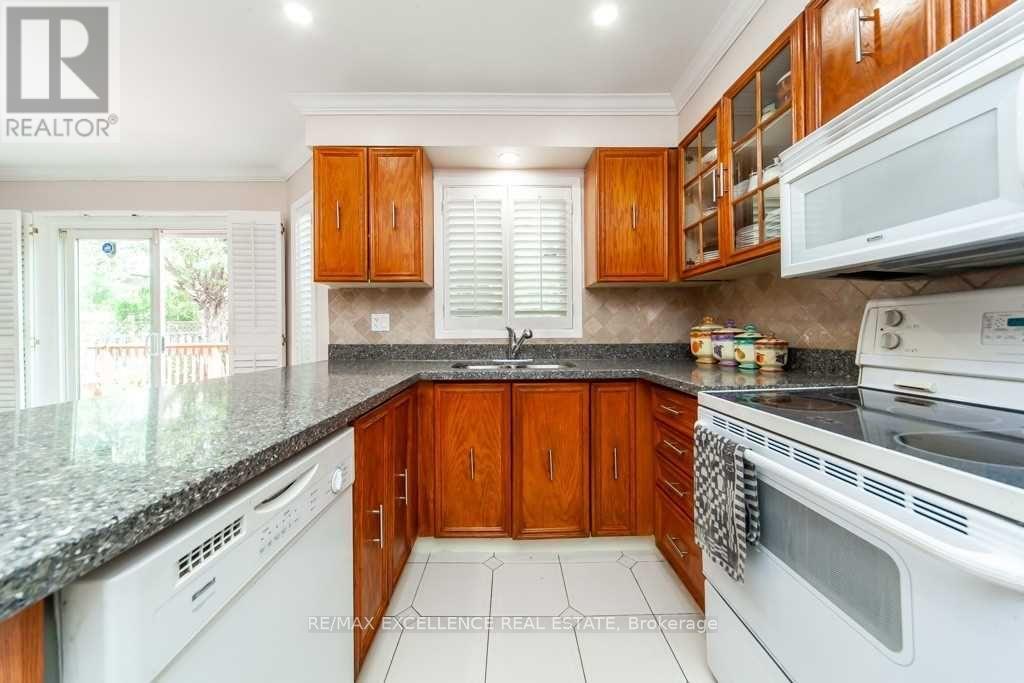 30 BALLYCASTLE CRESCENT - 24