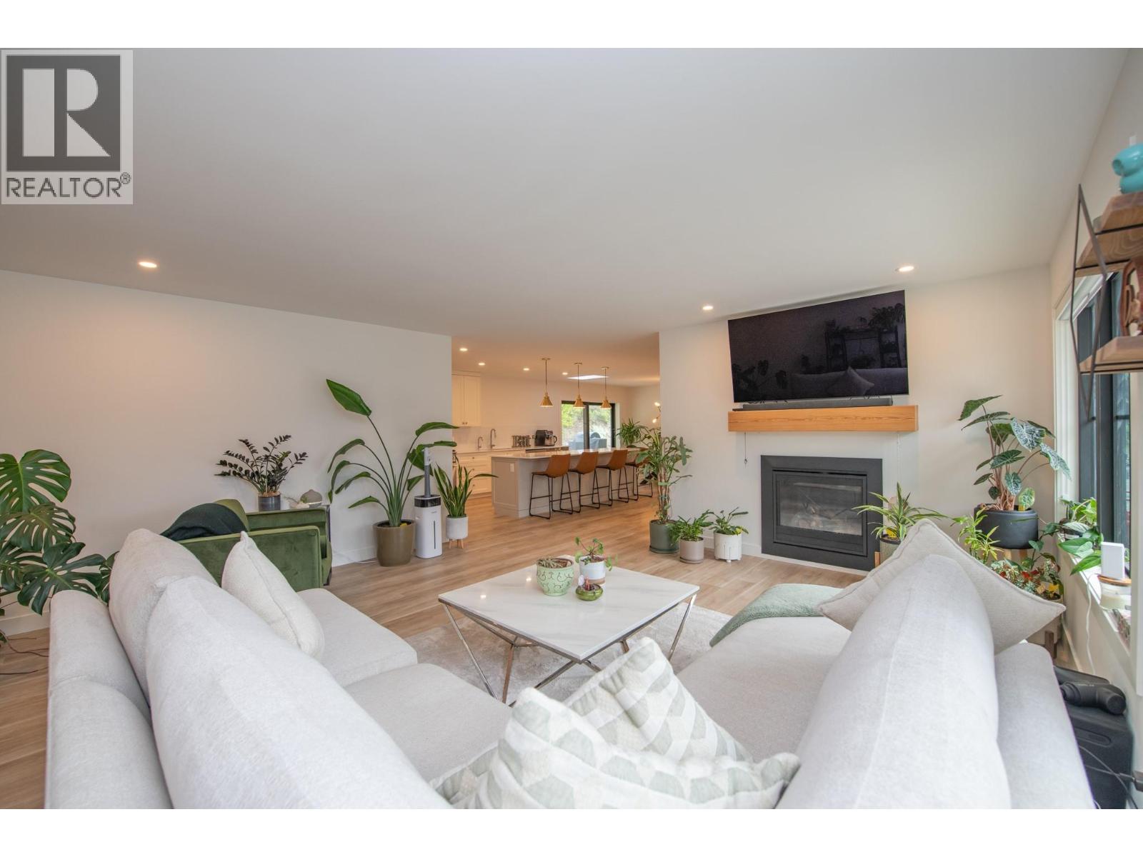 16515 Commonage Road, Lake Country