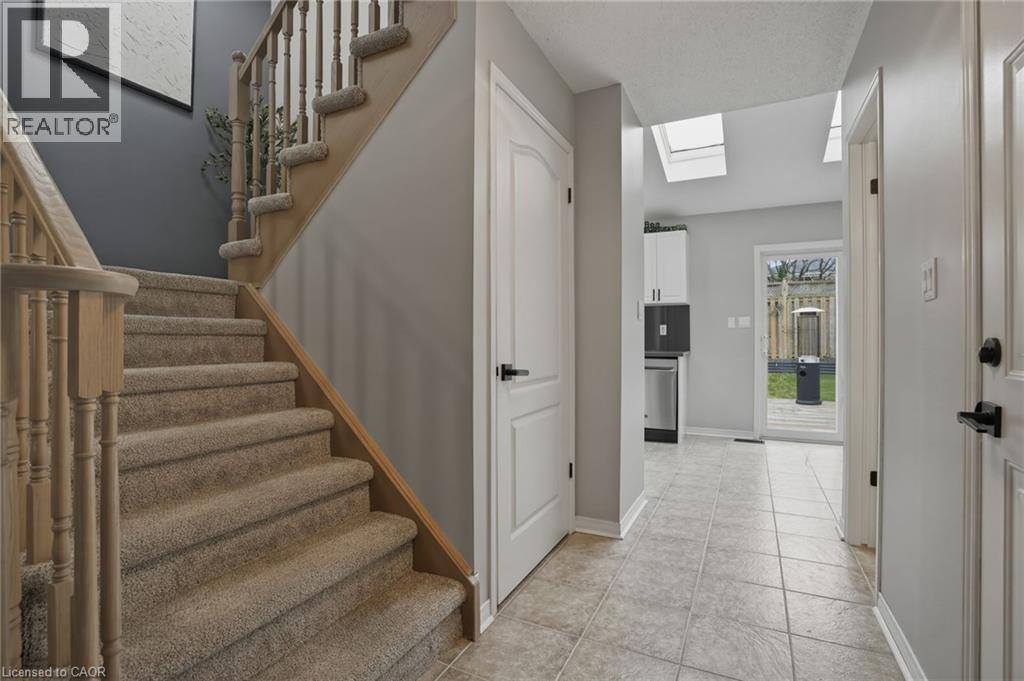 14 KENYON Crescent - 16