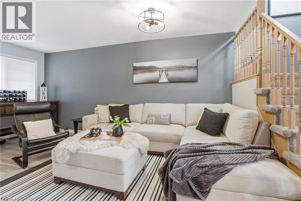 14 KENYON Crescent - 7