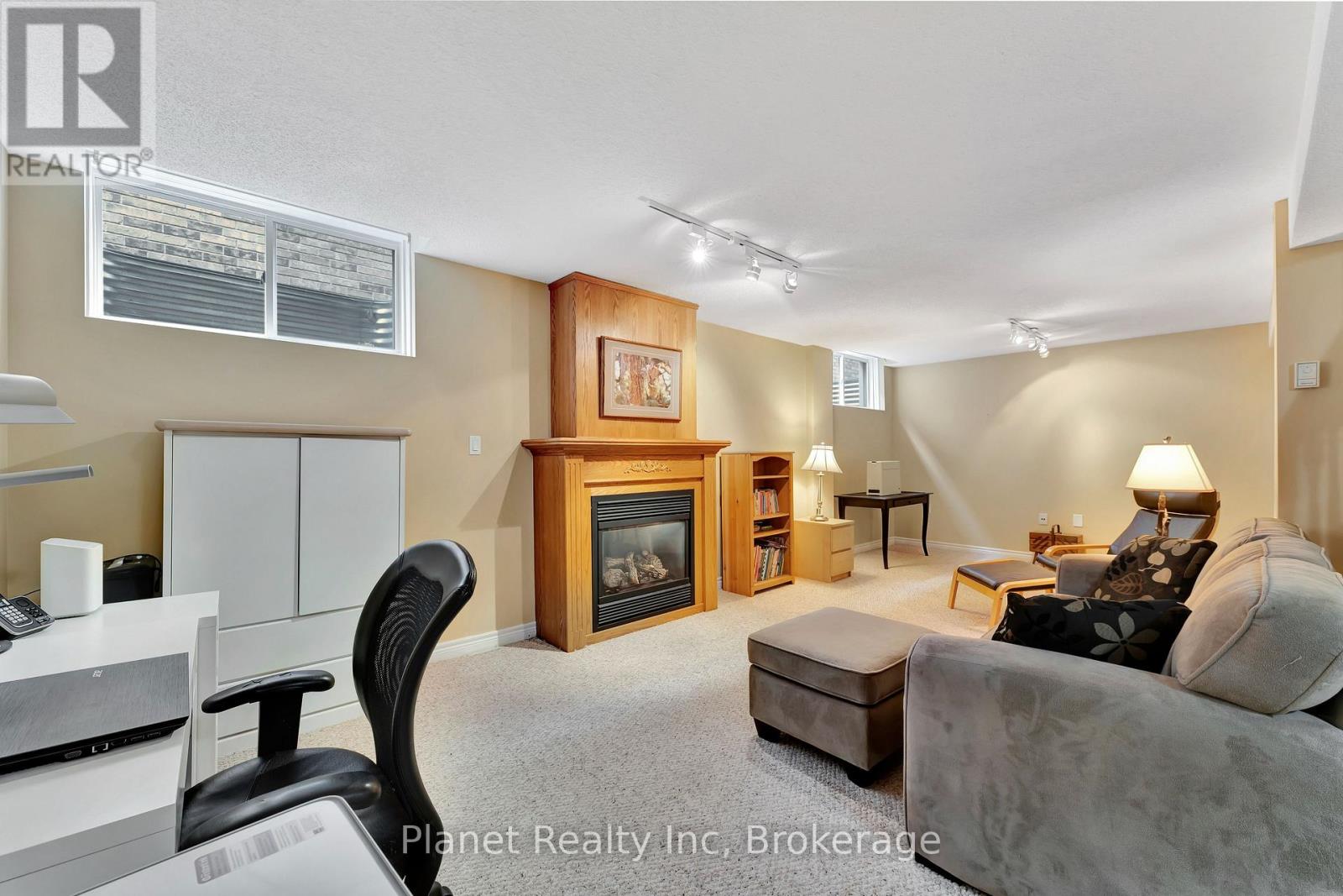 16 WINTERBERRY LANE - 20