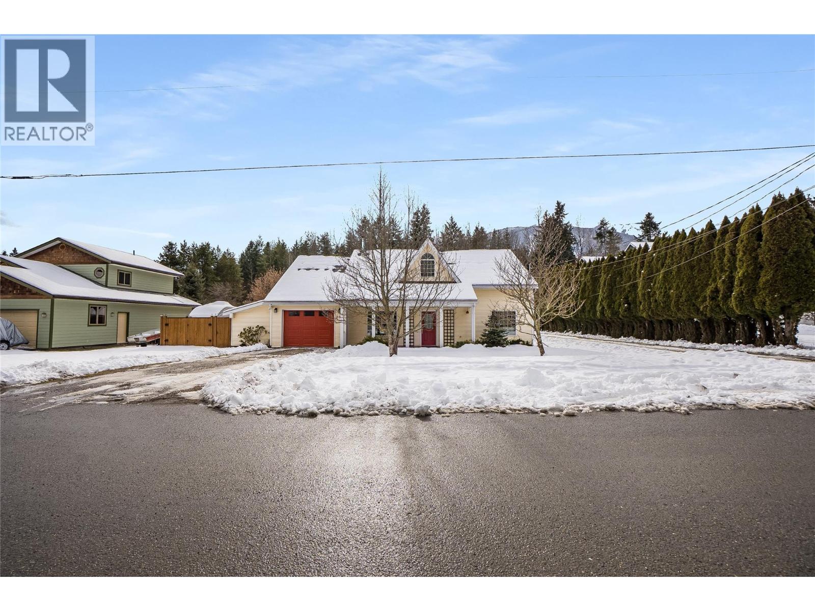 661 C AVENUE - Image 2