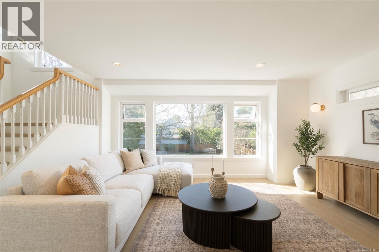  2041 Carnarvon Street, Oak Bay