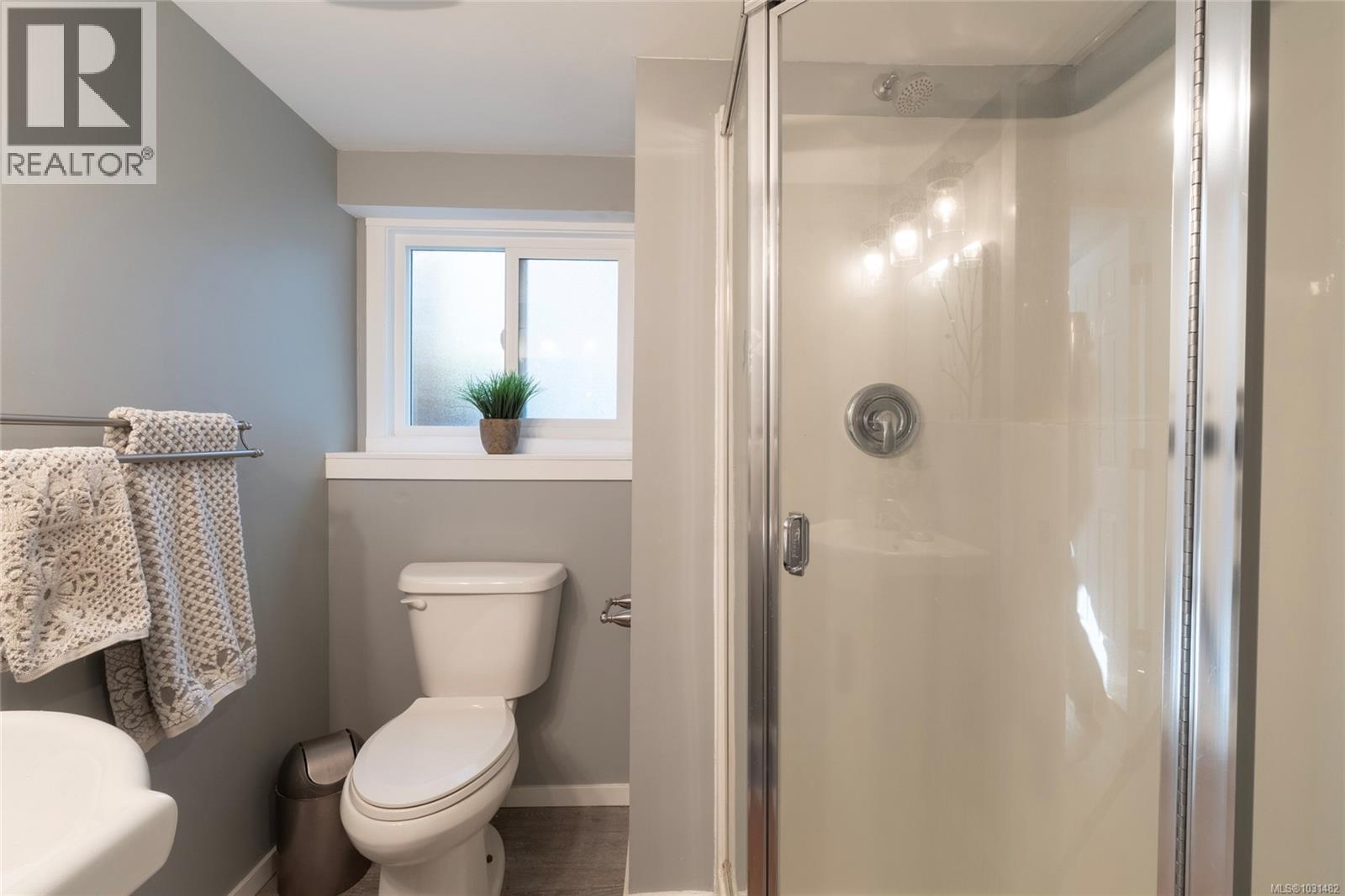  2041 Carnarvon Street, Oak Bay