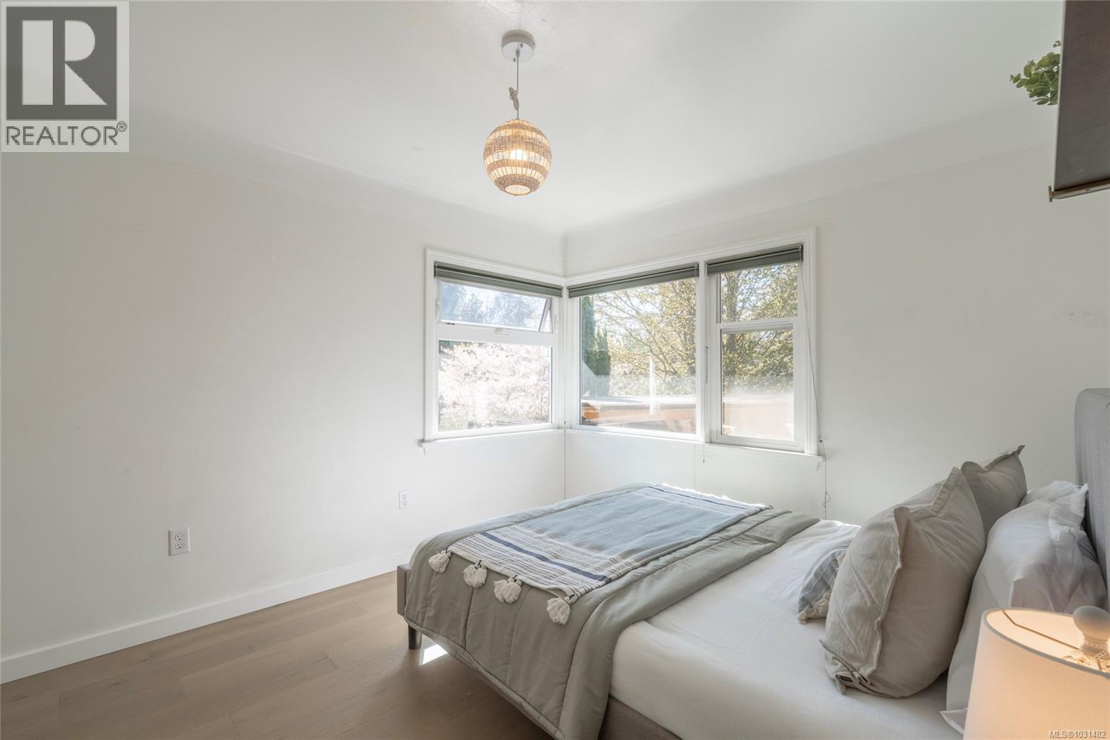  2041 Carnarvon Street, Oak Bay