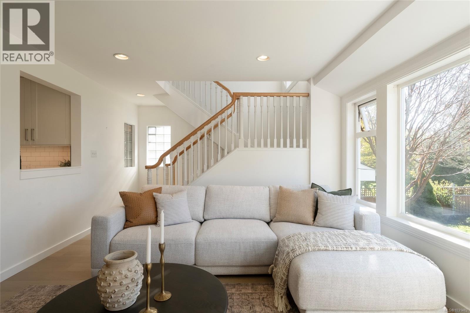  2041 Carnarvon Street, Oak Bay