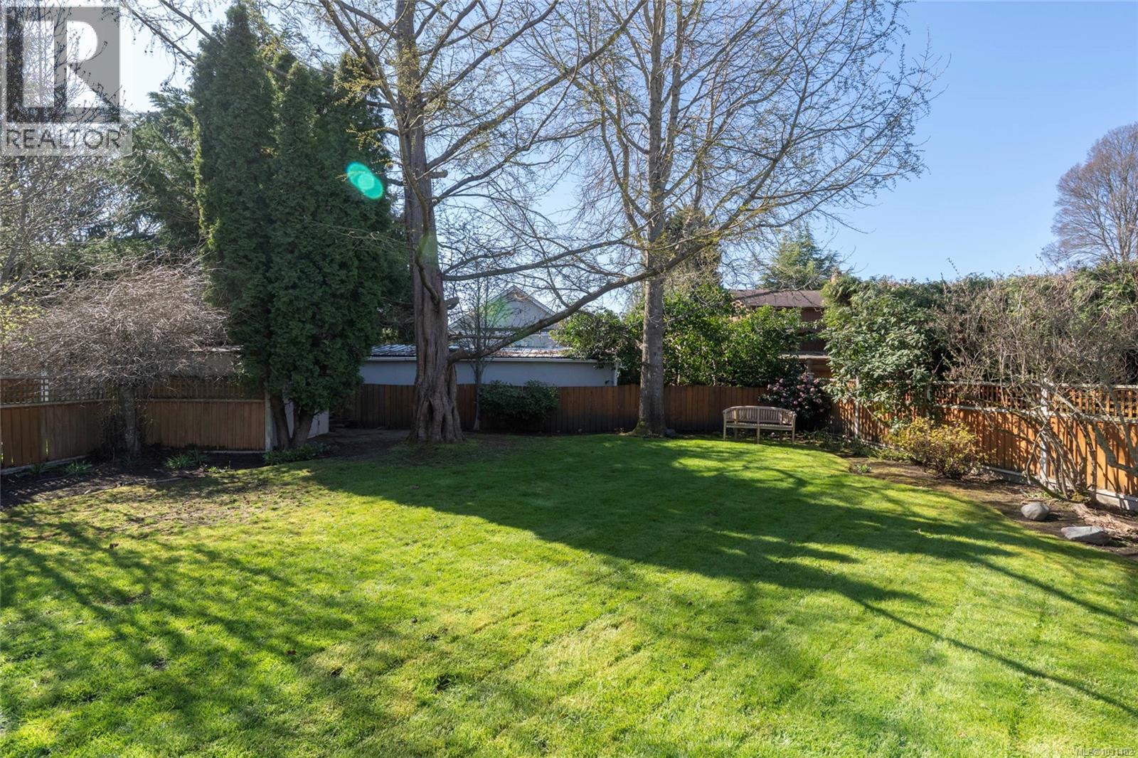  2041 Carnarvon Street, Oak Bay