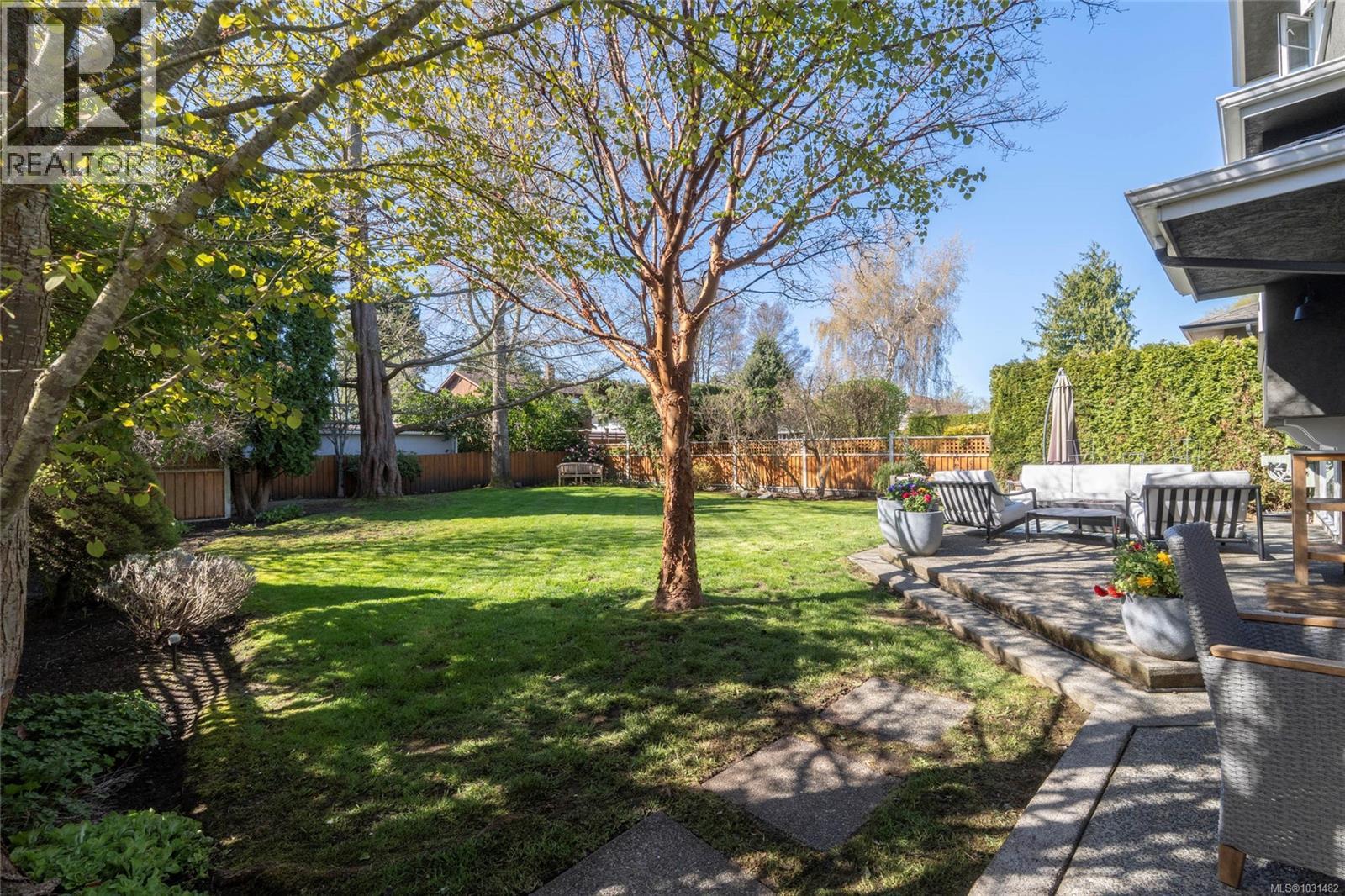  2041 Carnarvon Street, Oak Bay