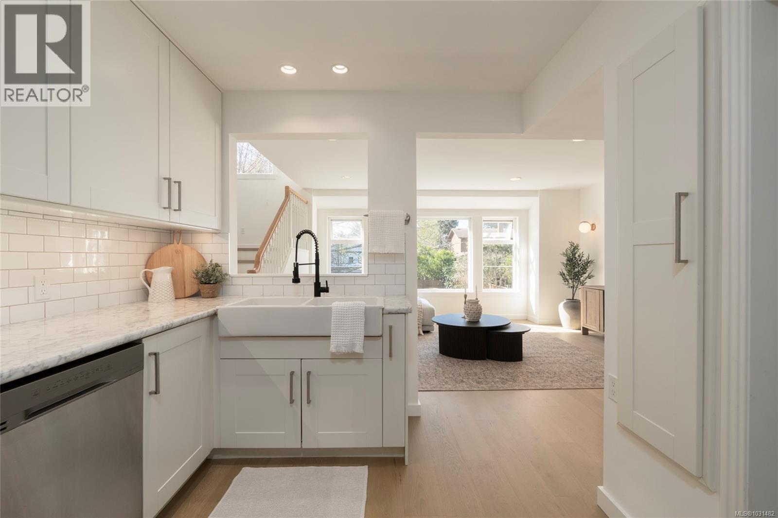  2041 Carnarvon Street, Oak Bay