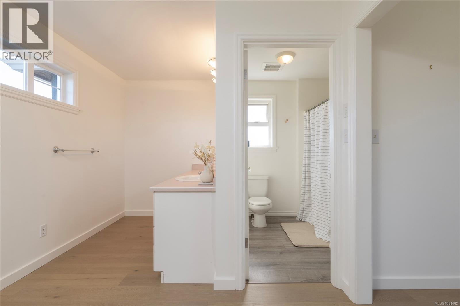  2041 Carnarvon Street, Oak Bay