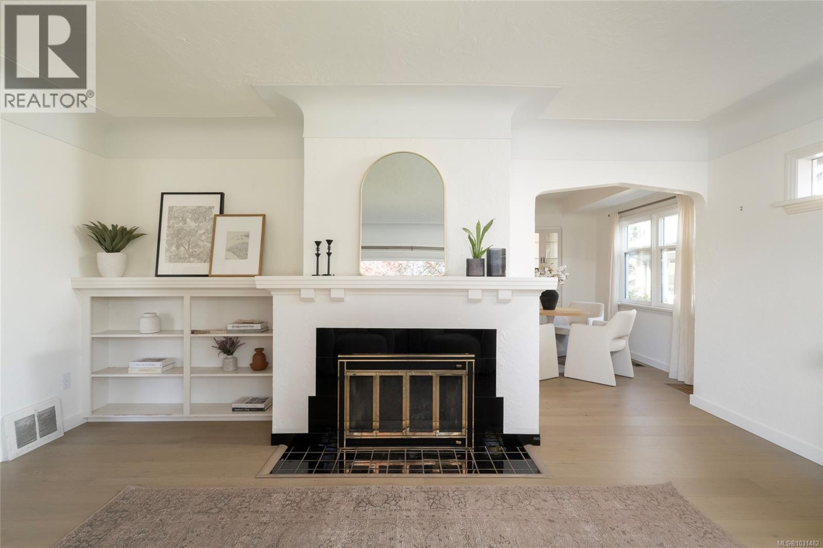  2041 Carnarvon Street, Oak Bay