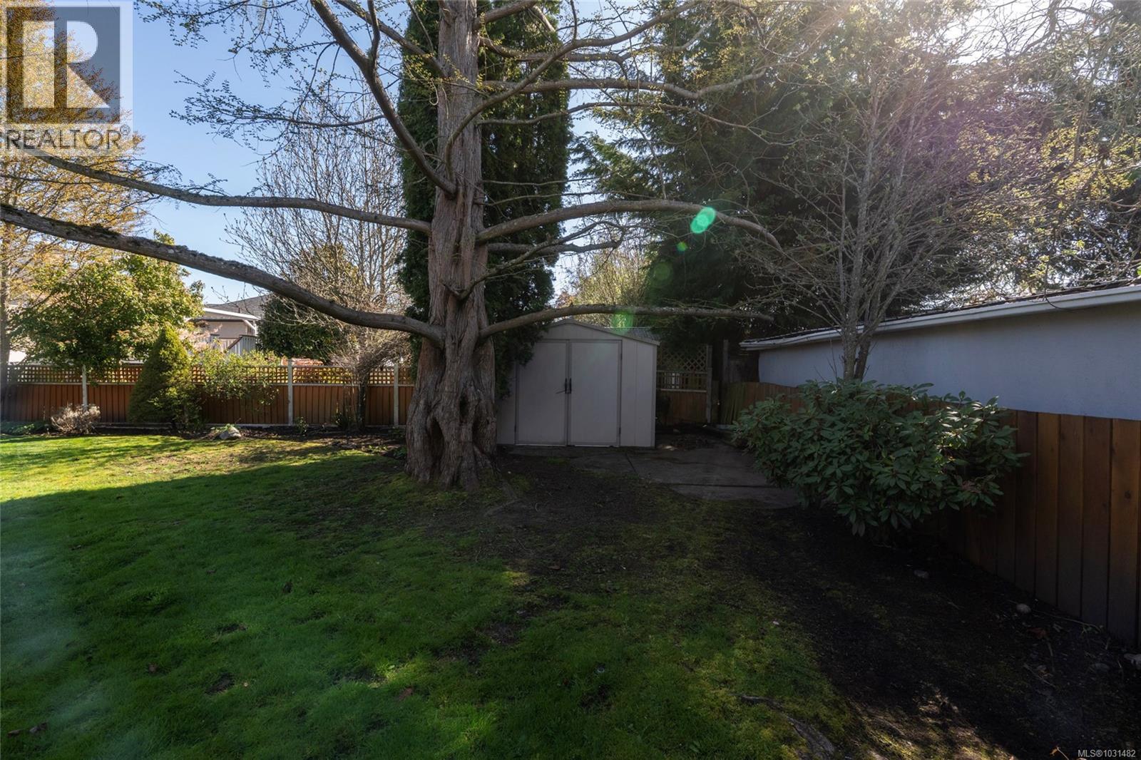  2041 Carnarvon Street, Oak Bay