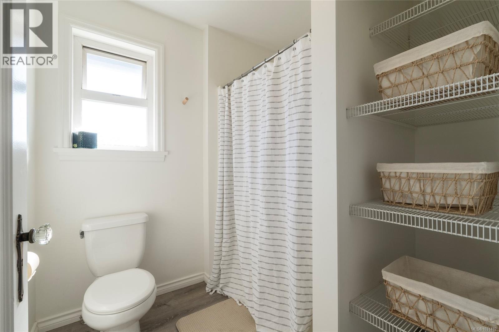  2041 Carnarvon Street, Oak Bay