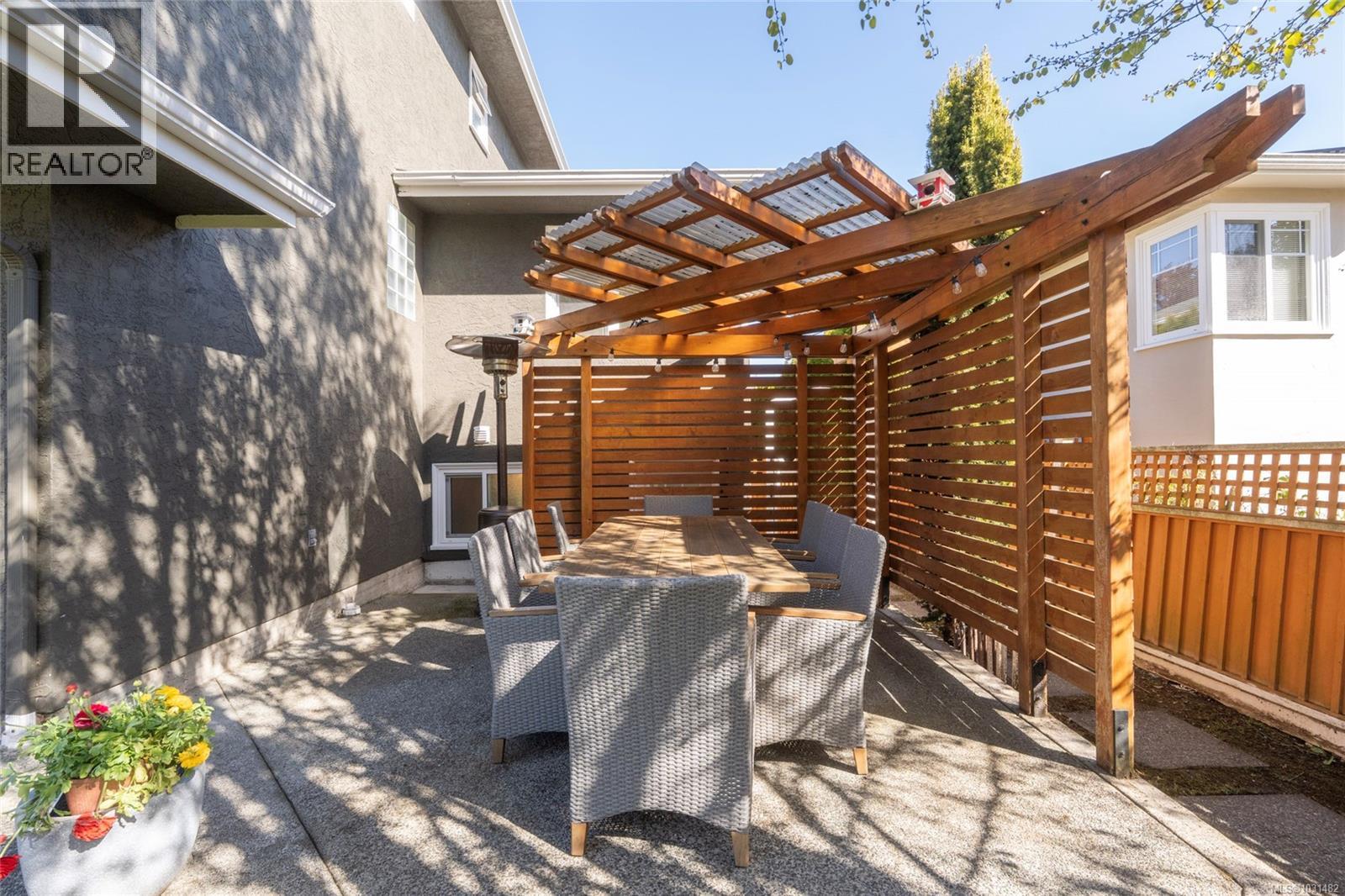  2041 Carnarvon Street, Oak Bay