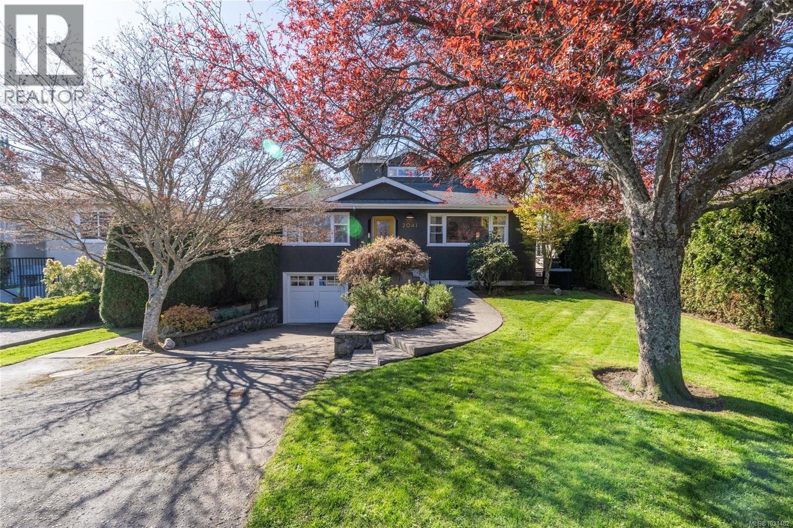  2041 Carnarvon Street, Oak Bay