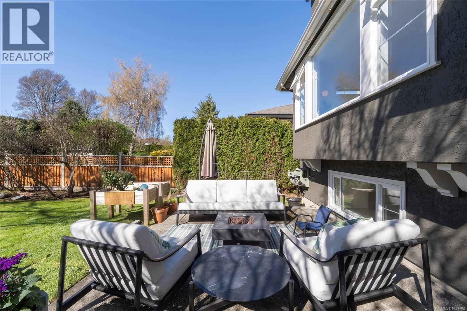  2041 Carnarvon Street, Oak Bay