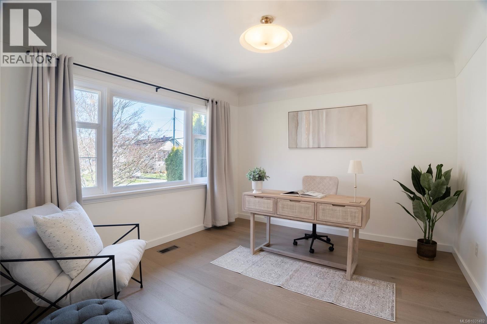  2041 Carnarvon Street, Oak Bay