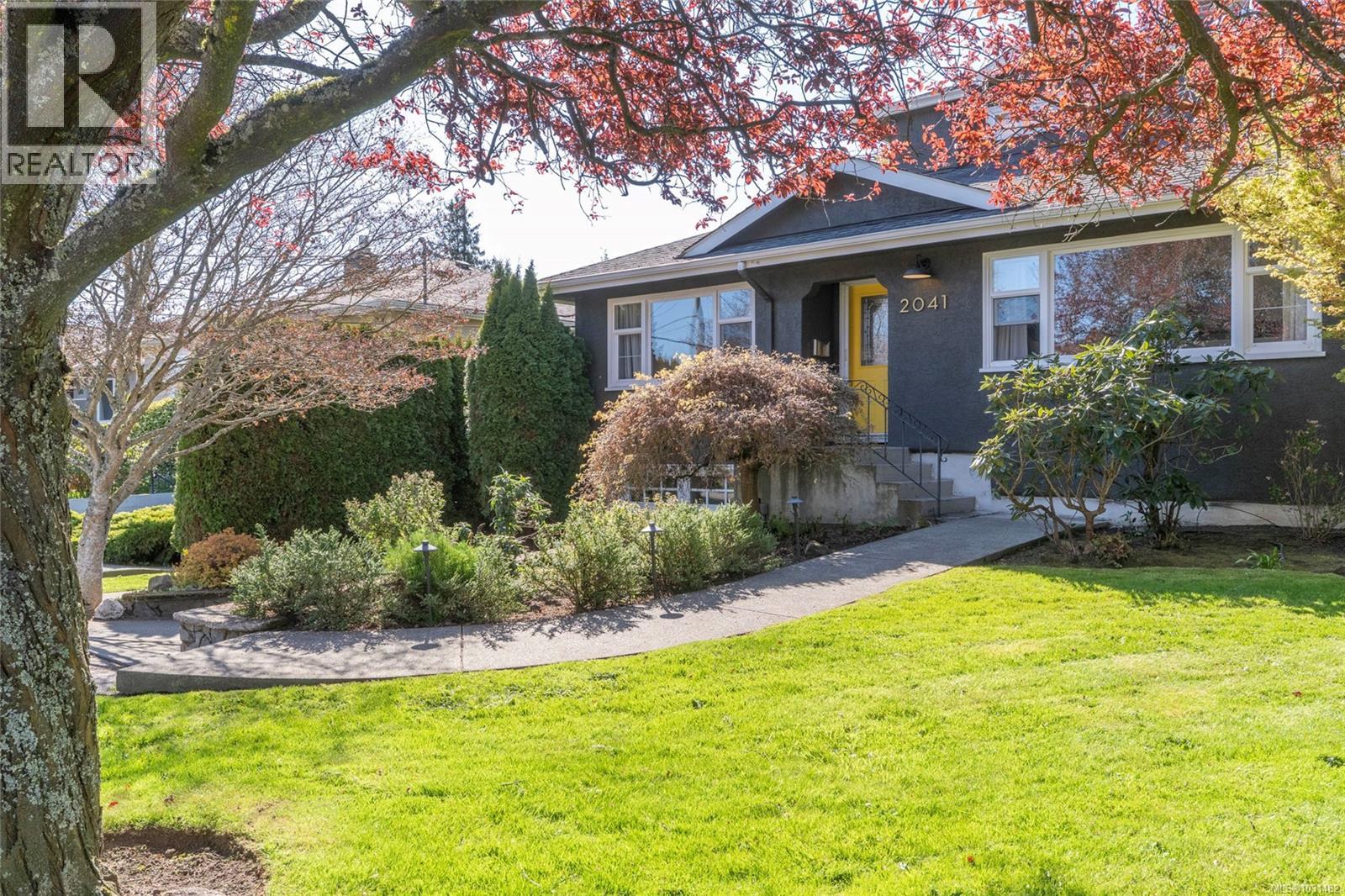  2041 Carnarvon Street, Oak Bay