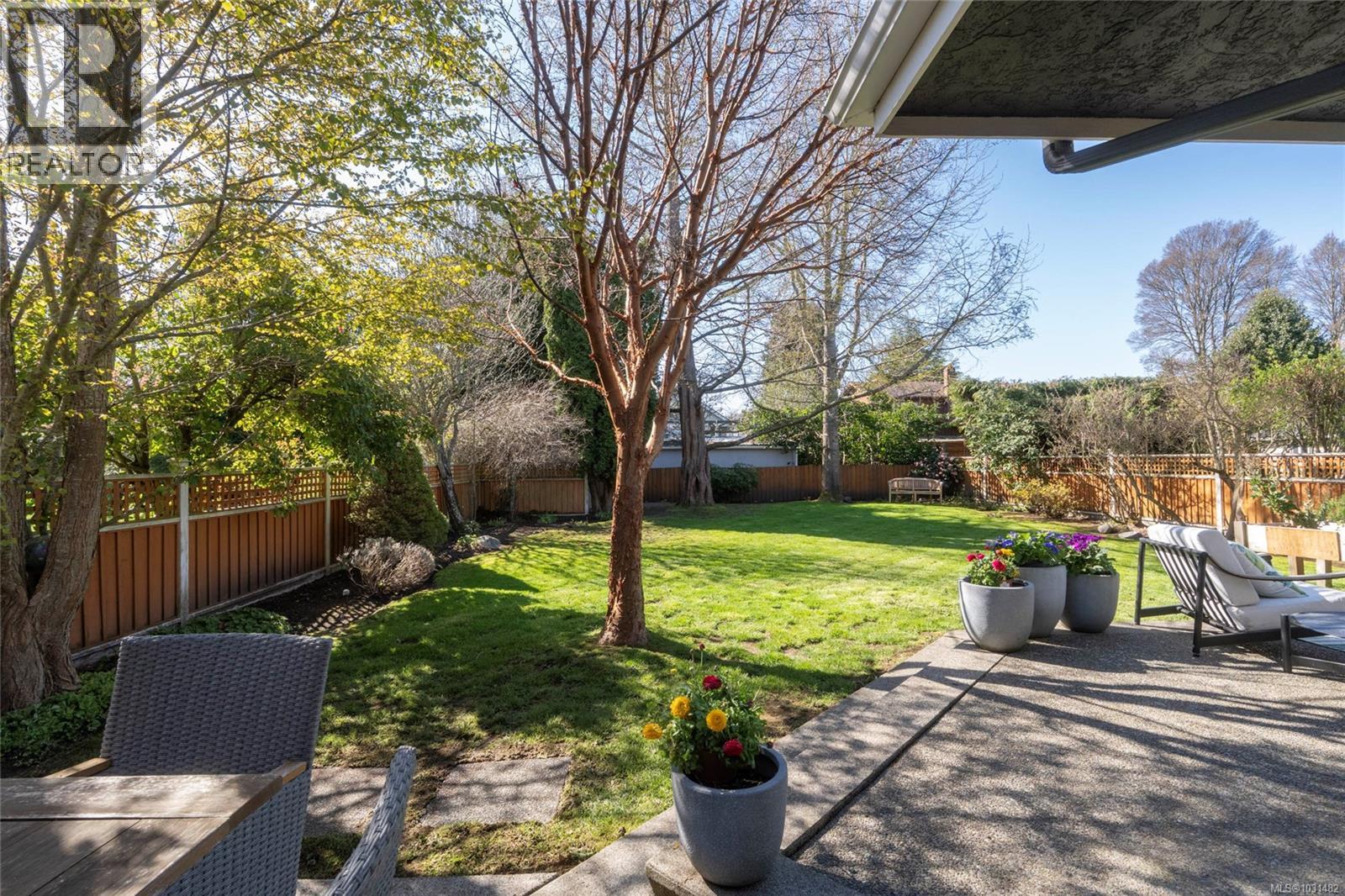 2041 Carnarvon Street, Oak Bay