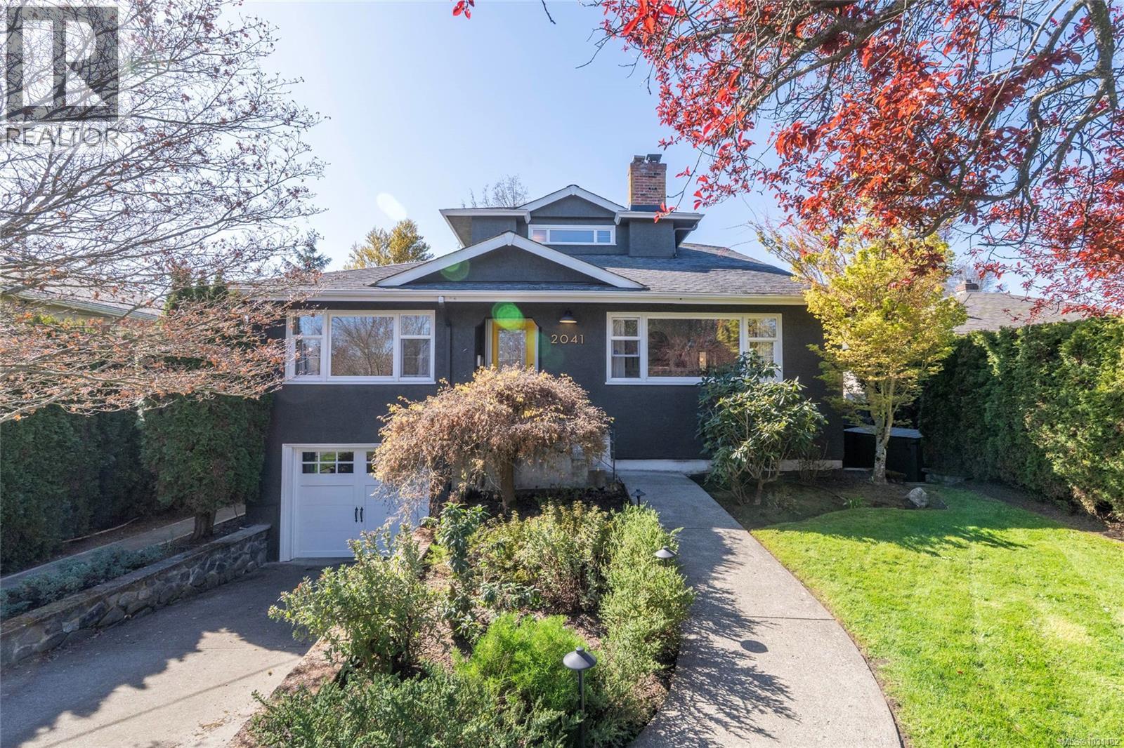  2041 Carnarvon Street, Oak Bay