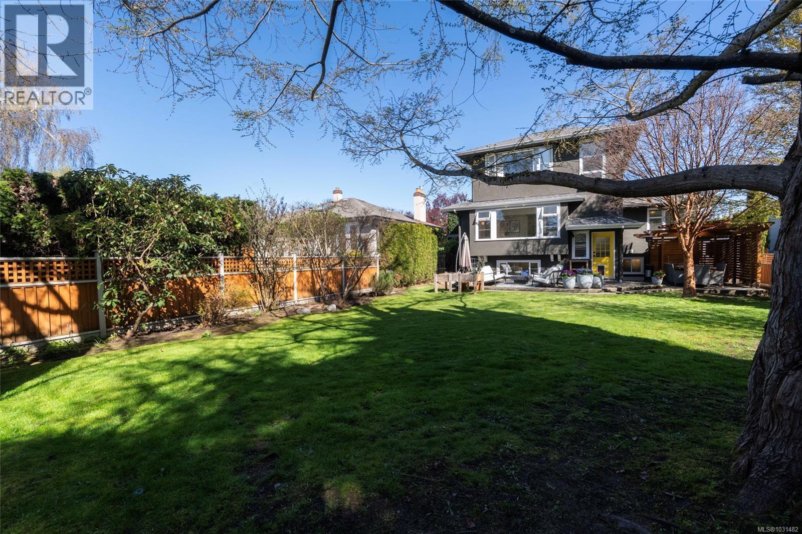 2041 Carnarvon Street, Oak Bay